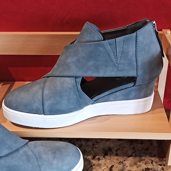 SEENA JC Journee Collection. No Lace Sneaker With Side Cutouts And Wedge Heel. - Picture 2 of 16
